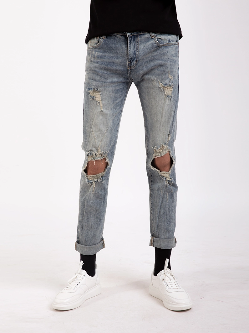 Set đồ street style với quần jean rách gối nam và áo khoác