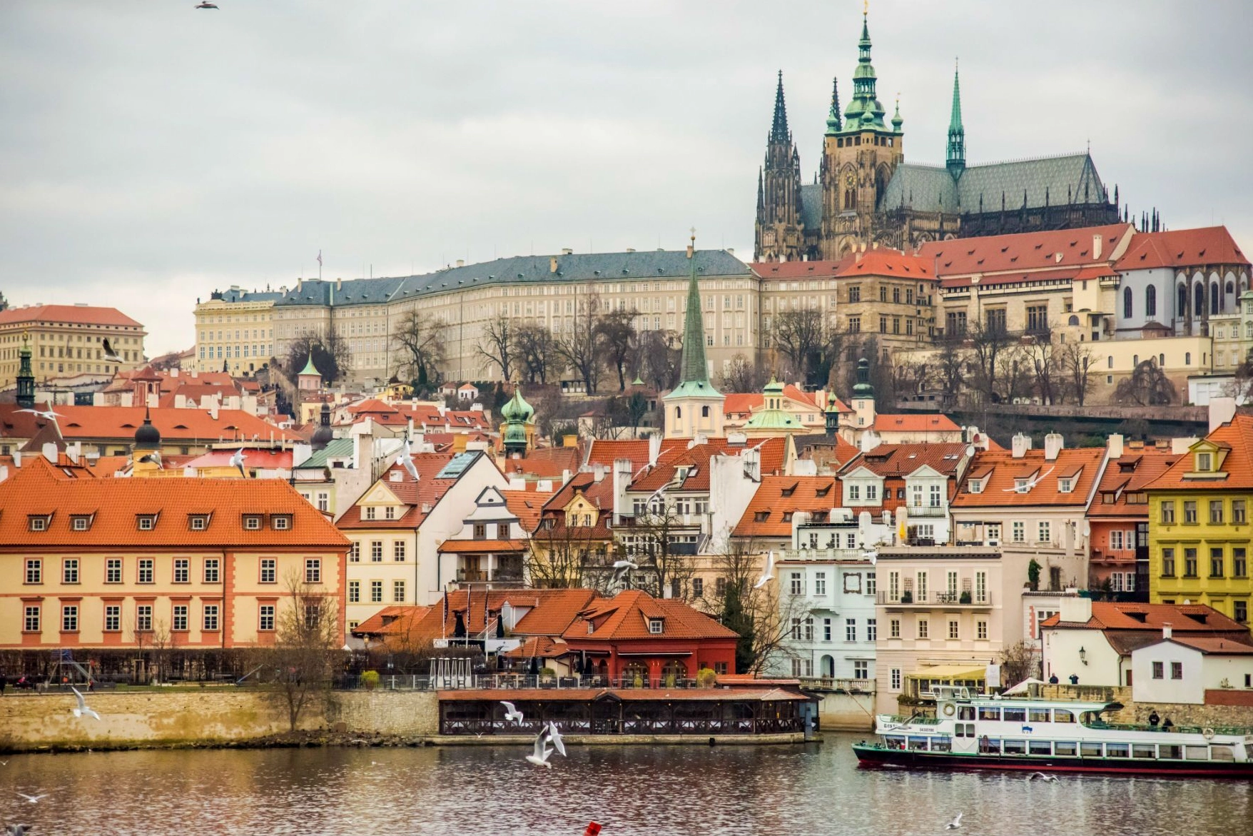Toàn cảnh thành phố Praha nhìn từ trên cao