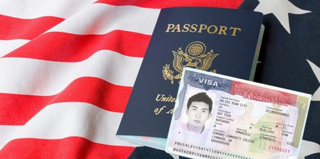 Vali du lịch và bản đồ thế giới